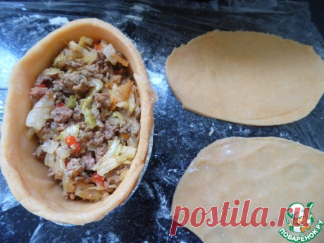 Пироги с мясным фаршем и квашеной капустой