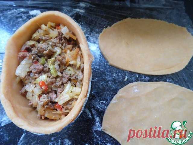 Пироги с мясным фаршем и квашеной капустой