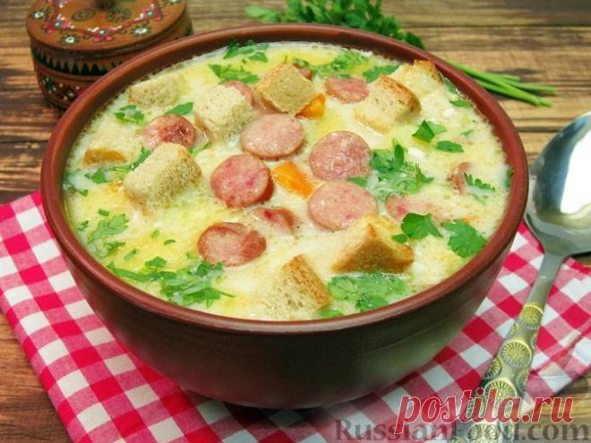 Рецепт: Сырный суп с копчёными колбасками, картофелем и рисом на RussianFood.com