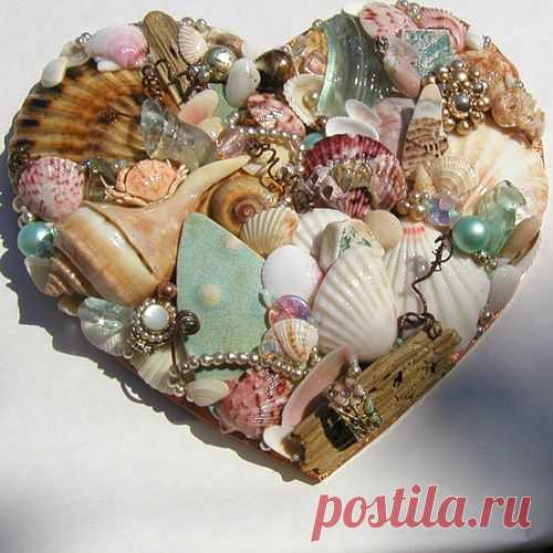 Украшения из ракушек, гальки и стекла