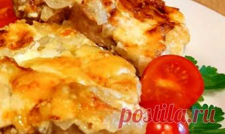 Самое вкусное и сочное мясо по-французски. На праздники готовлю только так Мясо по-французски — это популярное блюдо, которое стало культовым в советской кухне и продолжает занимать свое место на праздничных столах, а также в повседневной кулинарии. Несмотря на свое название, это блюдо не имеет прямого отношения к французской кухне, а скорее является вариацией традиционных мясных запеканок, которые можно встретить в разных кулинарных традициях. Существует множество версий […]