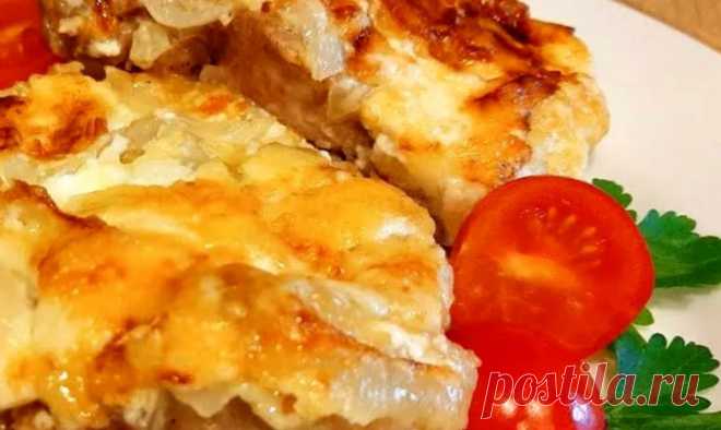 Самое вкусное и сочное мясо по-французски. На праздники готовлю только так Мясо по-французски — это популярное блюдо, которое стало культовым в советской кухне и продолжает занимать свое место на праздничных столах, а также в повседневной кулинарии. Несмотря на свое название, это блюдо не имеет прямого отношения к французской кухне, а скорее является вариацией традиционных мясных запеканок, которые можно встретить в разных кулинарных традициях. Существует множество версий […]