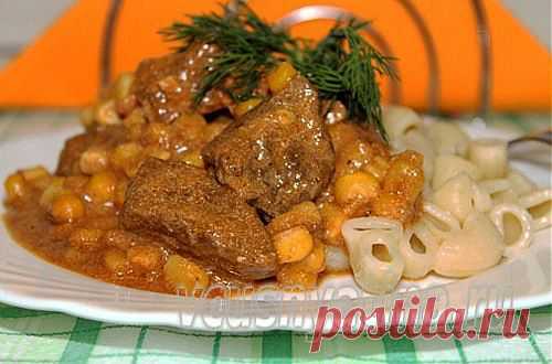 Мясо с кукурузой в сметано-томатном соусе