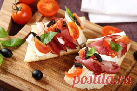 Бутерброды с ветчиной и помидорами с сыром бри – пошаговый рецепт с фото.