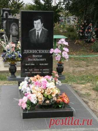 Вертикальные гранитные памятники.
Товары и услуги компании 