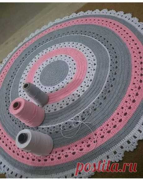 Round crochet rug - CRAFTS LOVED Crochet carpet is a passion of most crochet girls, it is an essential item for any environment. This type of round rug can be made by yourself, as it is not difficult to follow the crochet pattern, the material is very cheap and easy to make. For those who like this incredible hobby that is […]