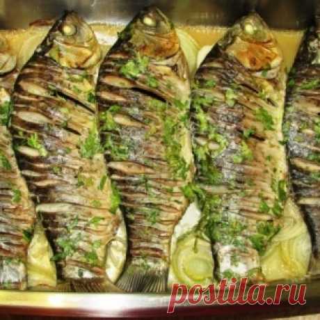 Караси, запеченные в сметане