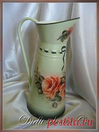 Я всегда была не равнодушна к чайникам , кофейникам, кувшинам и тазикам. Всю свою коллекцию храню с любовью в шкафу, Классический декупаж , немного игры с красками и ...
Кувшин 