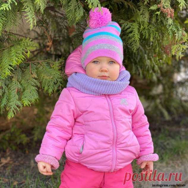 Полуторагодовалая дочка Леры Кудрявцевой помогает отцу-хоккеисту тренироваться на карантине | Краше Всех