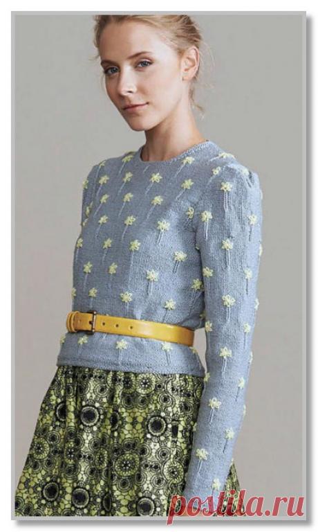 Вязание спицами. Описание женской модели со схемой и выкройкой. Короткий джемпер с вышитыми мелкими цветочками. Размеры: S (M, L)