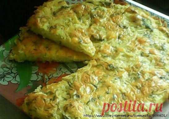 Очень вкусный и простой в приготовлении пирог из тертого картофеля с сыром и чесноком.