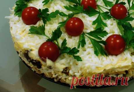 Салат с курицей и грибами