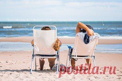 Названо количество пропустивших за последние два года отпуск россиян. Каждый восьмой россиянин остался без отпуска в 2021-2022 годах. По данным опроса, 12 процентов россиян пропустили каникулы в 2021-2022 годах или отдыхали не чаще раза в год. Еще 13 процентов рассказали, что были в отпуске лишь один раз за последние два года, 27 процентов — два раза.