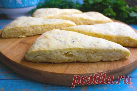 Сырные сконы с базиликом - Будет вкусно - Социальная сеть "МТ.RU" Эта простой рецепт порадует любителей несладкой выпечки. Готовятся такие печеньки просто и быстро. Сконы получаются мягкие, нежные, ароматные, слегка слоистые, съедаются быстро. Сконы всегда можно сделать солеными настолько, насколько вам нравится. Сыр для приготовления подойдет любой твердый. Если Подписывайтесь, читайте, комментируйте, ставьте лайки