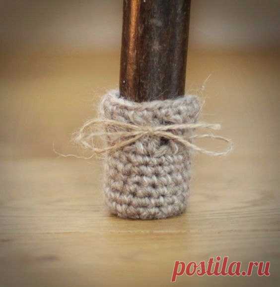 Чтобы мебель не царапала пол