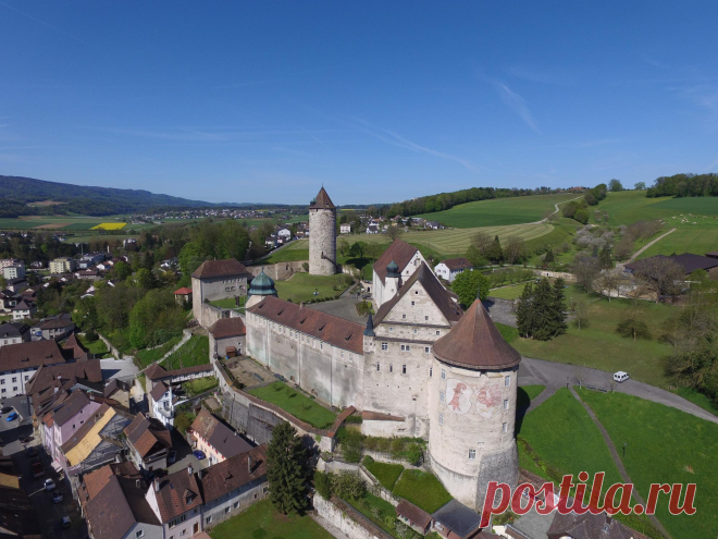 Замки Швейцарии:ПОРРАНТРЮИ(CHÂTEAU DE PORRENTRUY)