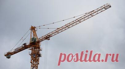 Уголовное дело возбудили после падения крана в Красноярске. Строительный кран упал в субботу, 20 января, в Советском районе Красноярска. По факту произошедшего возбудили уголовное дело, сообщили в прокуратуре Красноярского края. Читать далее