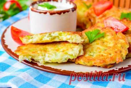Котлеты - оладьи из кабачков получаются нежными, сочными и вкусными.