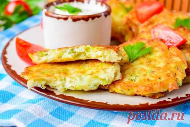 Котлеты - оладьи из кабачков получаются нежными, сочными и вкусными.
