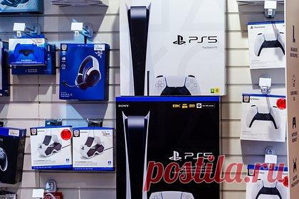 Поставки PlayStation 5 ударили по бизнесу перекупщиков. Sony нарастила поставки PlayStation 5, помешав бизнесу перекупщиков. Журналисты портала заметили, что на сайтах с объявлениями появилось большое количество консолей PS5, продаваемых со скидкой. Авторы предположили, что от запасов избавляются перекупщики, которые приобрели консоли во время дефицита.