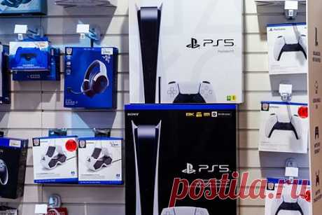 Поставки PlayStation 5 ударили по бизнесу перекупщиков. Sony нарастила поставки PlayStation 5, помешав бизнесу перекупщиков. Журналисты портала заметили, что на сайтах с объявлениями появилось большое количество консолей PS5, продаваемых со скидкой. Авторы предположили, что от запасов избавляются перекупщики, которые приобрели консоли во время дефицита.