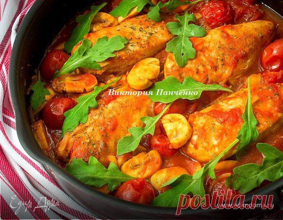 Курица по-итальянски (Каччиаторе). Ингредиенты: куриные грудки, шампиньоны свежие, лук белый Простой, но весьма яркий (как по цвету, так и по вкусу) вариант ужина для всей семьи...
