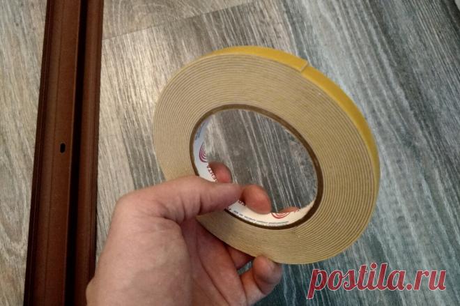 Как прикрепить плинтус к стене, не используя дюбели, шурупы, гвозди | Мой загородный домик | Яндекс Дзен