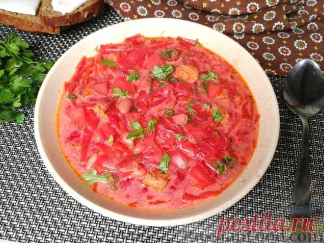 Рецепт: Борщ со свининой, консервированной фасолью и сметаной на RussianFood.com