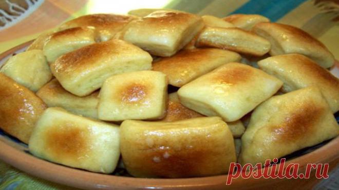Пампушки с чесноком на кефире Сама пеку такие пончики дома своей семье, и я, честно сказать, сама иногда не успеваю их попробовать, они разлетаются с такой скоростью