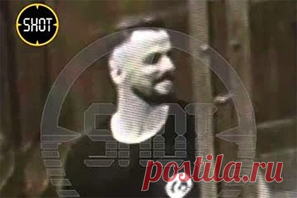 Реакцию основателя Group-IB Ильи Сачкова на приговор показали на видео. Реакция основателя IT-компании Group-IB Ильи Сачкова на приговор за госизмену попала на видео. На кадрах видно, как отправленный на 14 лет в колонию строгого режима бизнесмен вытянулся по стойке смирно и положил руку на грудь, в конце ролика видно, как он засмеялся и приветливо кивнул кому-то в зале.