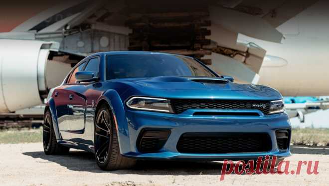 Седан Dodge Charger SRT Hellcat Widebody прибавил в динамике После хорошо принятых купе Challenger Hellcat Widebody и Challenger R/T Scat Pack Widebody, а также концепта Charger Widebody компания Dodge отрядила