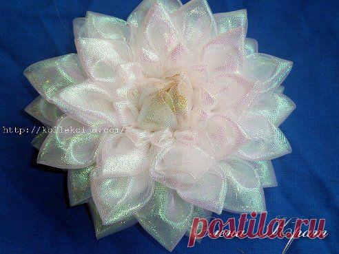 Как сделать георгин из органзы своими руками.
http://kollekcija.com/georgin-iz-organzyi-svoimi-rukami-master-klass-elenyi-krat/