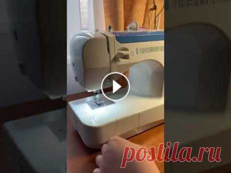 Шьём трикотаж без оверлока и шагающей лапки Этот небольшой лайфхак поможет пришить трикотажное полотно к утеплителю не растянув его...