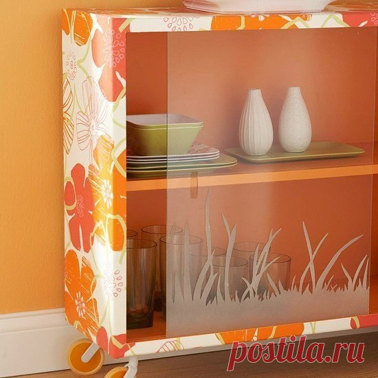 Как обновить шкафы при помощи остатков обоев