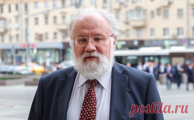Умер Владимир Чуров. Экс-глава ЦИК, при котором в результатах думских выборов появились 146% и которого Дмитрий Медведев называл «почти волшебником», около недели назад перенес операцию после инфаркта. Центризбирком он возглавлял с 2007 по 2016 год