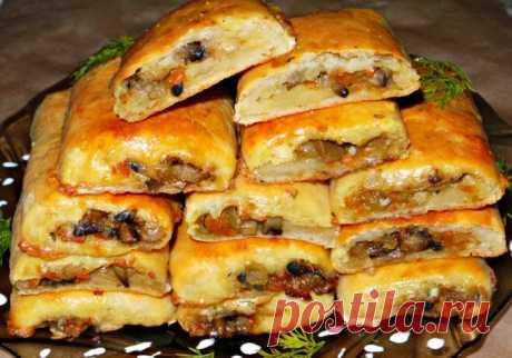 Очень вкусно! Ингредиенты: Мука — 550 г, Вода — 250 г Картофель — 4-5 шт Сахар — 1 ст. л. Соль — щепотка Масло подсолнечное Шампиньоны — 250...