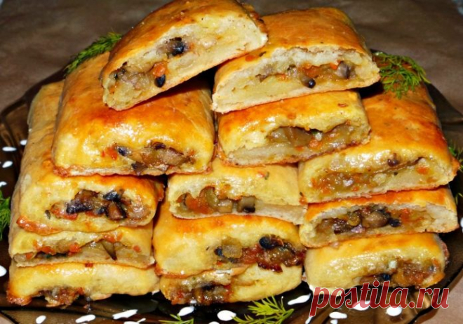 Очень вкусно! Ингредиенты: Мука — 550 г, Вода — 250 г Картофель — 4-5 шт Сахар — 1 ст. л. Соль — щепотка Масло подсолнечное Шампиньоны — 250...