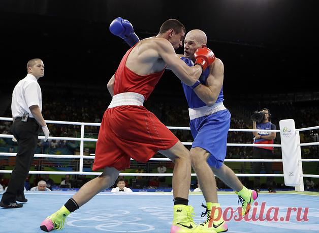 © AP Photo/Frank Franklin II. РИО-ДЕ-ЖАНЕЙРО, 16 августа. /ТАСС/. Российский боксер Евгений Тищенко стал чемпионом Олимпийских игр 2016 года в весовой категории до 91 кг. В финале 25-летний россиянин победил казахстанца Василия Левита со счетом 3:0. Подробнее на ТАСС: http://tass.ru/sport/3541111  | ТАСС: Спорт - Боксер Евгений Тищенко завоевал золото Олимпийских игр