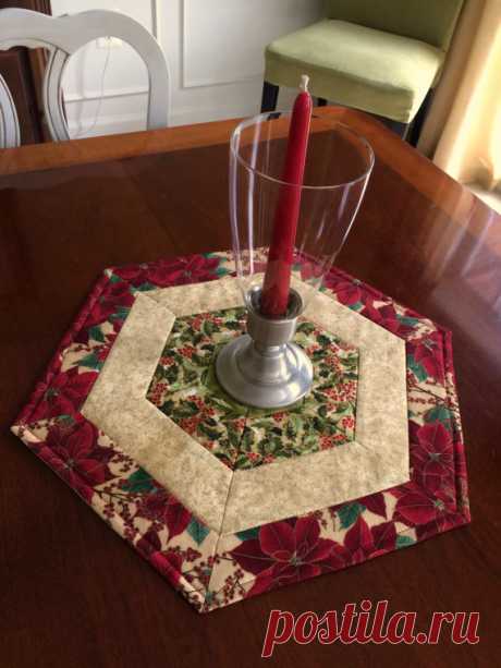 Christmas Red & Green Quilted Hexagon Table Runner от seaquilt