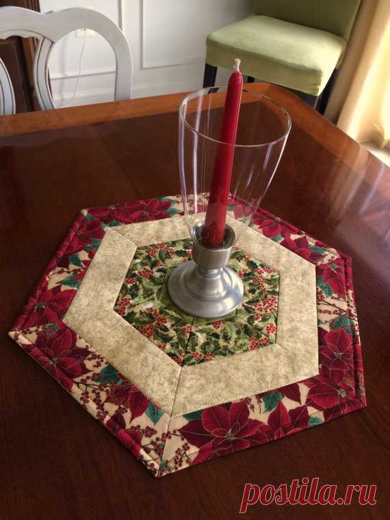 Christmas Red & Green Quilted Hexagon Table Runner от seaquilt