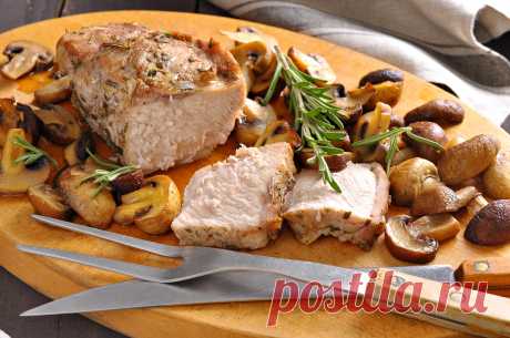 ВКУСНОТИЩА ИЗ ДУХОВКИ - Кухни всего мира - медиаплатформа МирТесен Блюда, приготовленные в рукаве для запекания, сочетают в себе одновременно качества паровых и запечённых, при этом получаются диетическими — в них не нужно добавлять масло. Рукав для запекания герметичен, и продукты там готовятся в собственном соку. Мясо, рыба и птица, приготовленные в нём,...