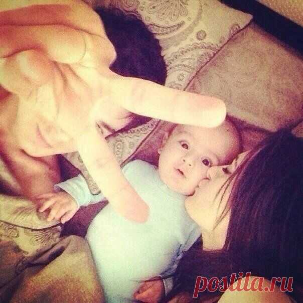 Слабые мужчины заводят любовниц,
а сильные — крепкие семьи.// Работа в Интернете