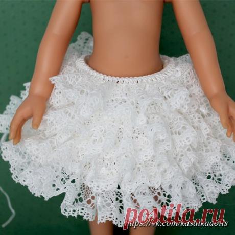 Девочки, я все же надеюсь успеть сделать вам подарок к Новому Году.
Вот на таком этапе я пока . Осталось связать лиф и все записать :)
Что нужно подготовить?
1. Кружево - около 5 м, ширина - 3 - 3,4 см
2. Хлопковая пряжа - я использую YarnArt Violet (50 г/282 м), она жесткая и хорошо держит форму. Крючок 1.5 мм
3. Праздничное настроение :)
Прикрепила фото кружево, которое у меня, я его заказывала на али вот у этого продавца https://ru.aliexpress.com/item/2016-hot-sale-Lace...