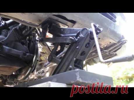 Автомобильный подъёмник из домкрата ВАЗ 2110.