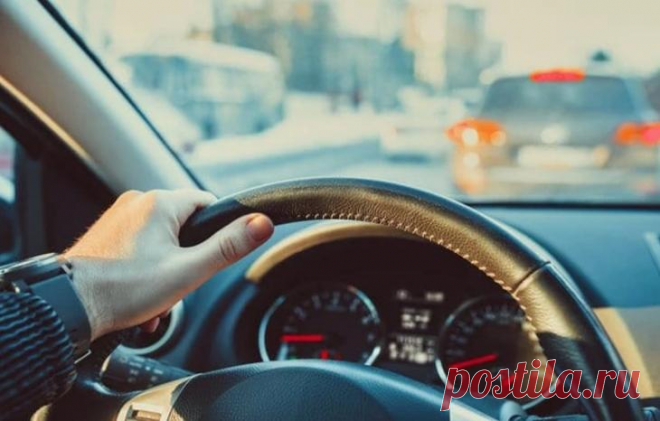 Почему автомобиль ведет в сторону: 5 возможных причин Почему автомобиль ведет в сторону: 5 возможных причинВодители часто сталкиваются с такой проблемой, как занос автомобиля в сторону. Причем зачастую это явление никак не связано с сильным боковым ветро...