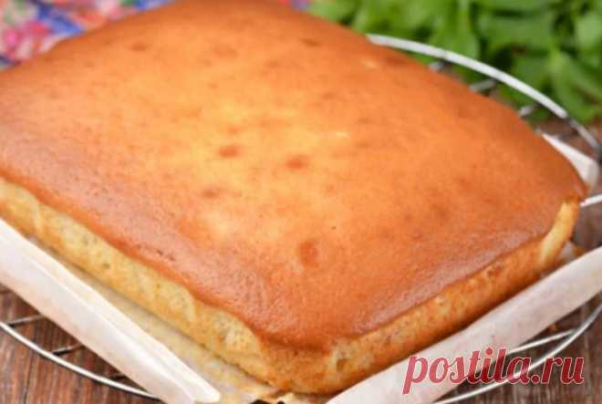 Замешивается за минуты: заливное тесто для пирогов к чаю. Готовлю и с вареньем, и с ягодами Такое быстрое и простое заливное тесто прекрасно сочетается с разными начинками. Это могут быть ягоды или фрукты, джем или густое повидло, творог с курагой или изюмом. Для приготовления вам потребуются такие ингредиенты: мука, 200 г; молоко, 100 мл; сахар, 140 г; яйца, 2 шт; масло растительное, 9 ст.л; разрыхлитель, 1 ч.л; соль щепотка. Процесс приготовления […]