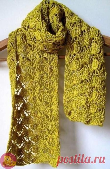 Стильный шарф, связанный крючком  Почему шарф, связанный крючком — это классноОн позволяет использовать объёмные, фактурные и ажурные узоры, которые сложно реализовать спицами.Можно комбинировать разные приёмы (сетчатые фрагменты, рельефные “косы”, воздушные цепочки).Шарф — относительно небольшой...