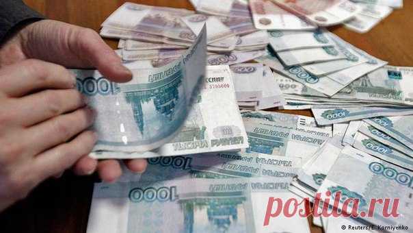 Как получить от государства 260 000 рублей? 

Немногие знают, что каждый россиянин имеет право раз в жизни получить от государства 260 000 рублей. Это право возникает, если вы покупаете или уже купили жилье. 

Сумма полагается любому гражданину РФ, который платит подоходный налог и покупает недвижимость для себя или для несовершеннолетнего ребенка. 

Сколько именно можно получить: 13% от стоимости квартиры (но не более чем с 2 000 000 рублей) - т.е. максимум 260 000 р. Есл...