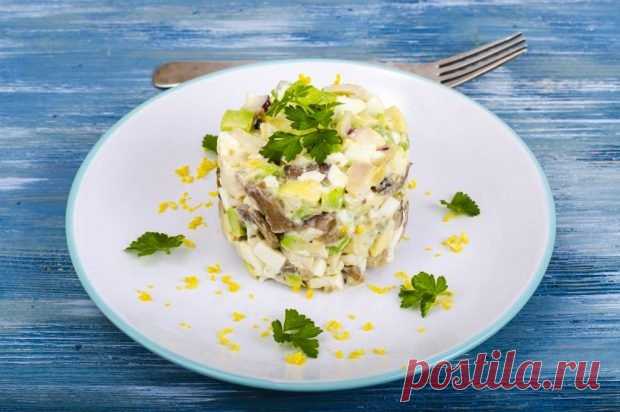 Салат с осьминогами, овощами и каперсами
