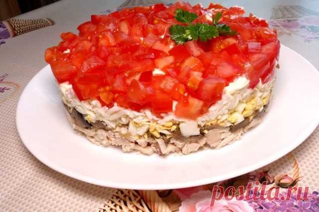 Слоеный салат с курицей, грибами и помидорами — Домашняя кулинария